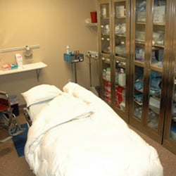 Robert V Mandraccia, MD - Dr. Mandraccia's Patient Recovery room