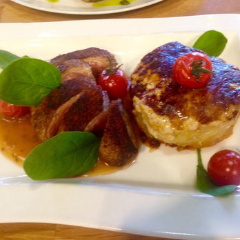 Le Bal des Grands Hommes - Magret de canard et gratin dauphinois - French Near Me - Bordeaux, 33