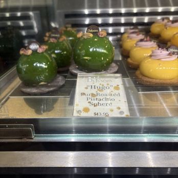Delysees - Desserts Near Me - Toronto, Ontario