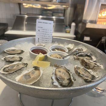 Easy Bistro - Oysters - New American Near Me - Chattanooga, Tennessee Easy Bistro - Oysters - New American Near Me - Chattanooga, Tennessee