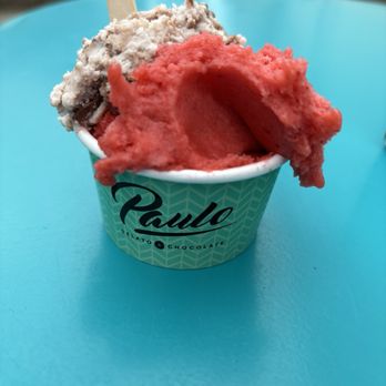 Paulo Gelato & Chocolate - Banana & nocciola (hazelnut) in the back, strawberry sorbet in the front - Gelato Near Me - Chicago, Illinois Paulo Gelato & Chocolate - Banana & nocciola (hazelnut) in the back, strawberry sorbet in the front - Gelato Near Me - Chicago, Illinois
