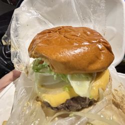Cameron’s The 24/7 Deli - Cheeseburger with fries