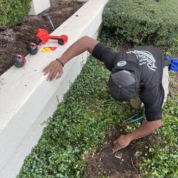 Reliant Plumbing - Reliant Plumber using leak detection equipment to locate a sewer cleanout on a home. - Plumbing Near Me - Bastrop, Texas Reliant Plumbing - Reliant Plumber using leak detection equipment to locate a sewer cleanout on a home. - Plumbing Near Me - Bastrop, Texas