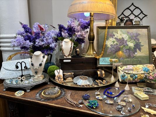 Pippin Vintage Jewelry by null