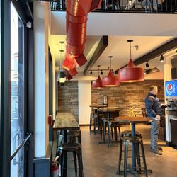 Roaming Rooster - Dining area