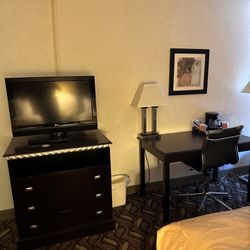 Quality Inn & Suites - Tv and desk
