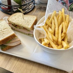The Placery - Turkey and pesto sammie