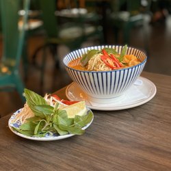 Miss Lilian Tea House - Peanut soup with noodles and chicken