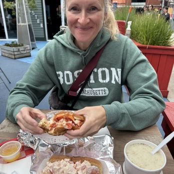 James Hook & Co - Enjoying lunch in Boston!!! - Seafood Near Me - Boston, Massachusetts James Hook & Co - Enjoying lunch in Boston!!! - Seafood Near Me - Boston, Massachusetts
