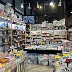 Eve Pink K Pop & Store - Omg it's so cute in here! May have snagged some goodies!