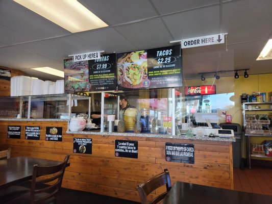El Rey Tacos Y Mariscos by null