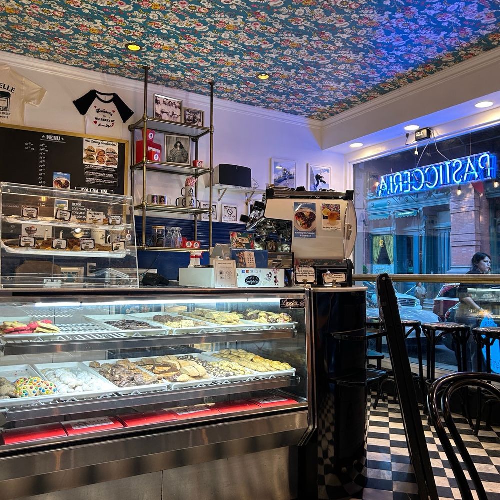 Cafe Belle - Interior - Cafes Near Me - New York, New York