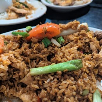 Sawatdee Saint Paul - Thai Fried rice with chicken at medium spice level. - Thai Near Me - St Paul, Minnesota Sawatdee Saint Paul - Thai Fried rice with chicken at medium spice level. - Thai Near Me - St Paul, Minnesota