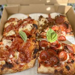 Fire Fresh Pizza - The Bee Sting & Meat Your Maker. ( ^_^)b