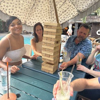 Heyday - Play a game during Happy Hour - Bars Near Me - Honolulu, Hawaii