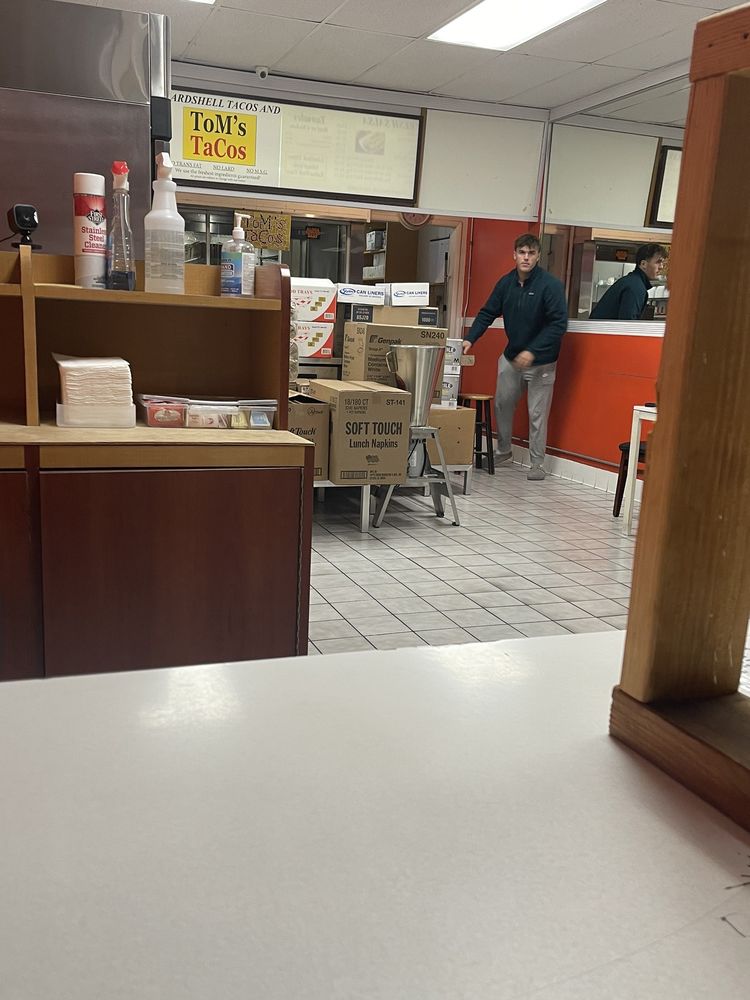 Tom's Tacos