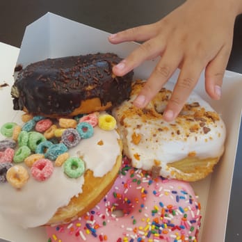 Animation Art Characters Universal Studios The Simpsons Lard Lad Donuts Giant Oreo Donut New Collectibles