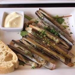 Sylter Muschelbude - Gegrillte Schwertmuscheln mit reichlich Knobi