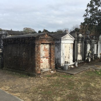 Lafayette Cemetery - family house graves for multiple bodies of the same family - Funeral Services & Cemeteries Near Me - New Orleans, Louisiana Lafayette Cemetery - family house graves for multiple bodies of the same family - Funeral Services & Cemeteries Near Me - New Orleans, Louisiana