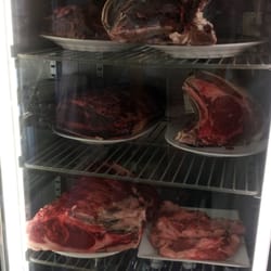Los Navarros - Una de las vitrinas de carne