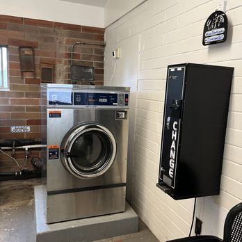 Lopez Island Laundry - Change machine.
Double capacity industrial washer $8. - Laundromat Near Me - Lopez Island, Washington Lopez Island Laundry - Change machine.
Double capacity industrial washer $8. - Laundromat Near Me - Lopez Island, Washington