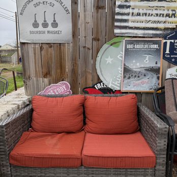 Homespun Kitchen And Bar - Patio Seating - Bars Near Me - Dripping Springs, Texas Homespun Kitchen And Bar - Patio Seating - Bars Near Me - Dripping Springs, Texas