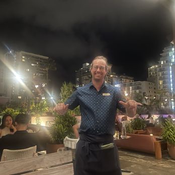 Hideout - Ask for Cassidy! - Bars Near Me - Honolulu, Hawaii