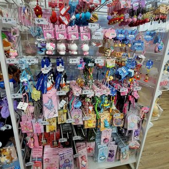 Miniso - Keychains ~ Wish I could have them all! - Department Stores Near Me - Waipahu, Hawaii