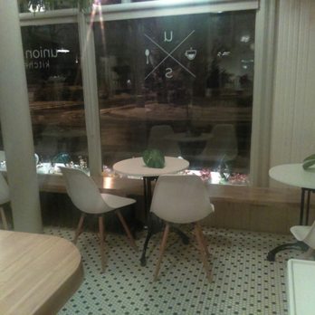 Union Street Kitchen Cafe - Dining area during the evening - Cafes Near Me - Ottawa, Ontario Union Street Kitchen Cafe - Dining area during the evening - Cafes Near Me - Ottawa, Ontario