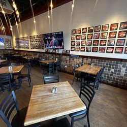 Candlelite Chicago. Sports Bar / Gastro Pub Pizza & Burgers 7452 N Western Ave, Chicago, IL 60645 Cool ! The