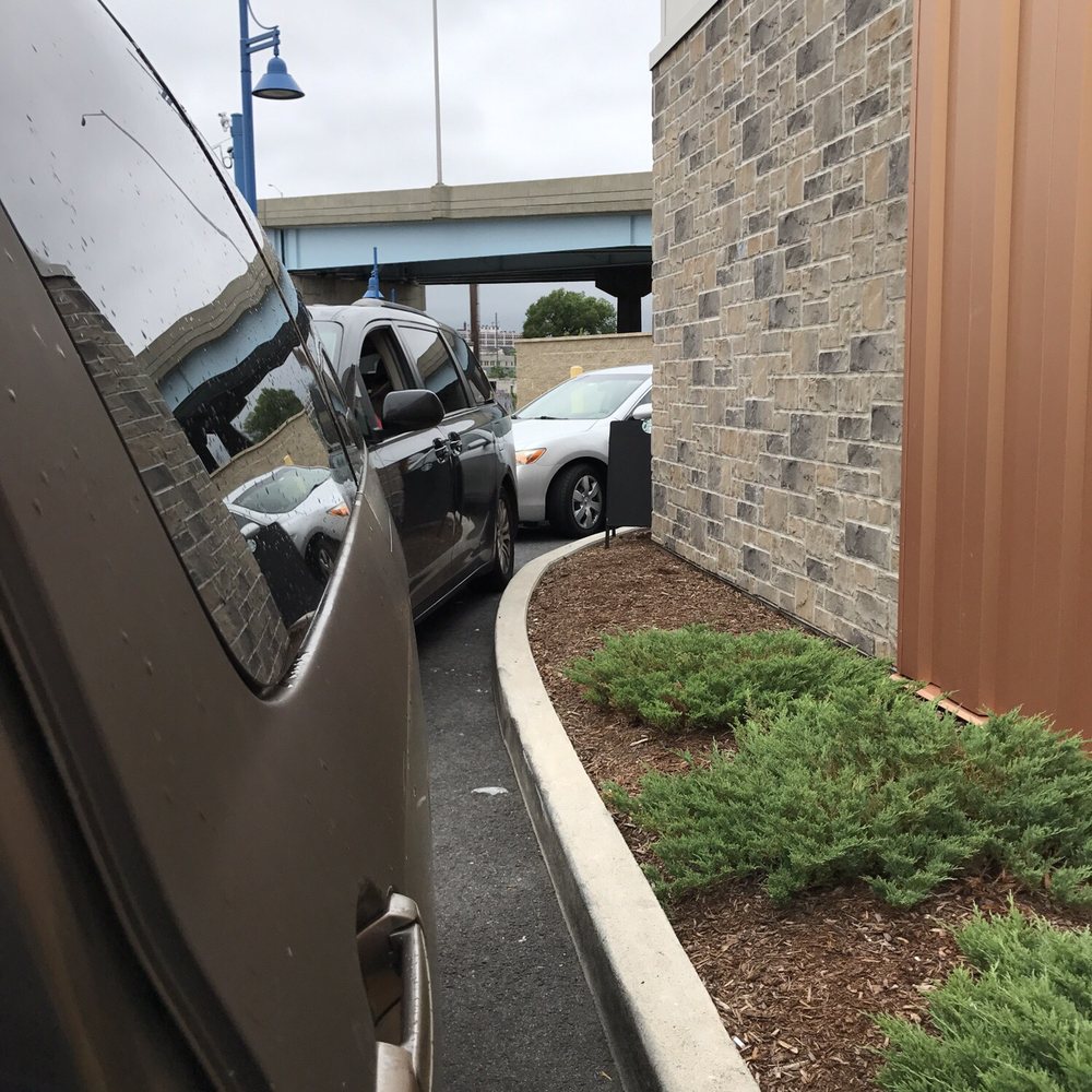Starbucks - Coffee & Tea Near Me - Bridgeport, Connecticut