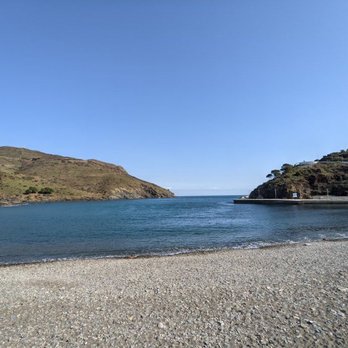 Platja Gran De Portbou - Beaches Near Me - Portbou, GI