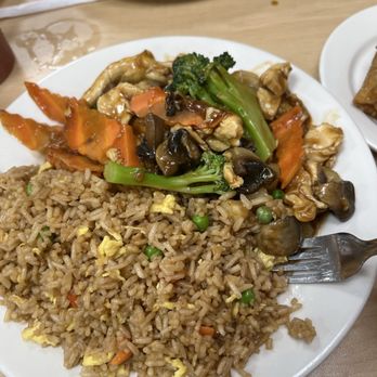Tango Mango - Garlic chicken with egg fried rice - Chinese Near Me - Longview, Texas Tango Mango - Garlic chicken with egg fried rice - Chinese Near Me - Longview, Texas