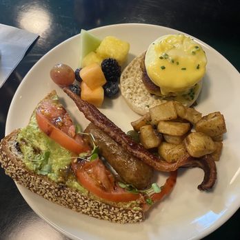 Taverne In The Sky - Game day brunch - American Near Me - Green Bay, Wisconsin Taverne In The Sky - Game day brunch - American Near Me - Green Bay, Wisconsin