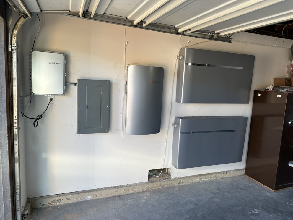 Slide of Van Lund Roofing and Solar