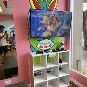 MOSA - Small area to play Nintendo switch - Ice Cream & Frozen Yogurt Near Me - Honolulu, Hawaii