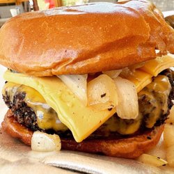Lazy G BBQ - Smoked brisket burger