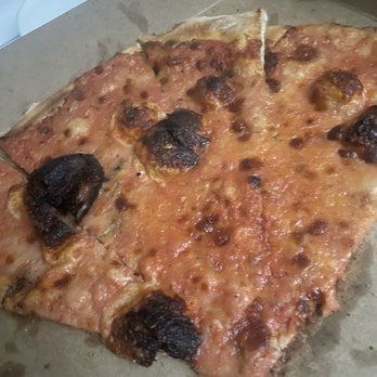 Modern Apizza - Cheese pizza with too many bubbles - Pizza Near Me - New Haven, Connecticut