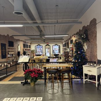 Novel Blends - Interior - Coffee & Tea Near Me - Bowling Green, Ohio