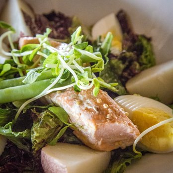 Amsterdam BrewHouse - Salmon Nicoise - Breweries Near Me - Toronto, Ontario
