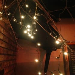 Caffe Americano - Piano in the wall