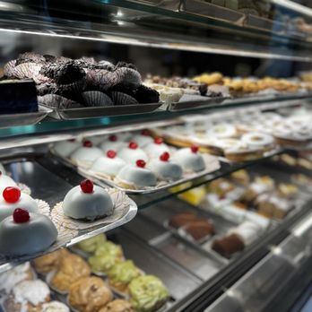 Spinella - Bakery - Patisserie/Cake Shop Near Me - Catania, Connecticut