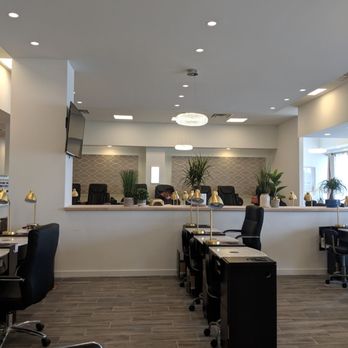 Oma Nail Studio - Manicure stations - Nail Salons Near Me - Omaha, Nebraska