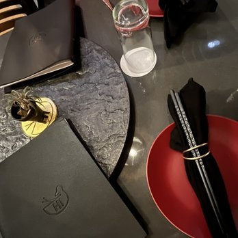 Duckine - Tablescape -- so much attention to detail! - Chinese Near Me - Lahaina, Hawaii