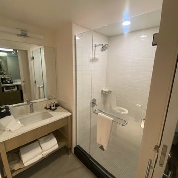Mohegan Sun - Shower - Hotels Near Me - Uncasville, Connecticut