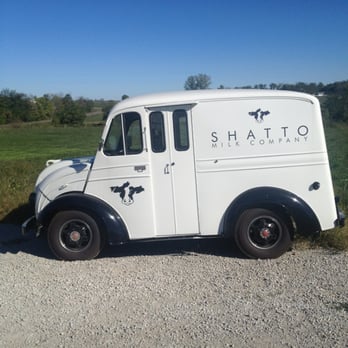 Shatto Milk - Old school truck - Tours Near Me - Osborn, Missouri