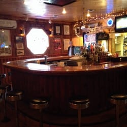 Hill Restaurant & Motel - Bar area.
