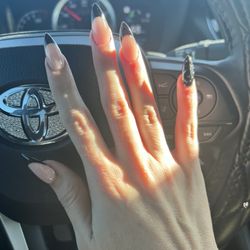 C's Nail - Perfect stiletto black French tips!