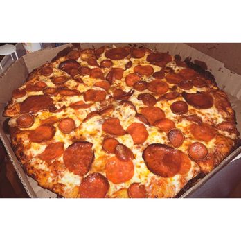 Round Table Pizza - Pepperoni with extra cheese pizza - Pizza Near Me - Los Banos, California Round Table Pizza - Pepperoni with extra cheese pizza - Pizza Near Me - Los Banos, California