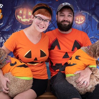 Paws on Chicon - Pet Stores Near Me - Austin, Texas